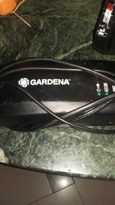 Baterie şi încârcâtor  GARDENA functionale PERFECT