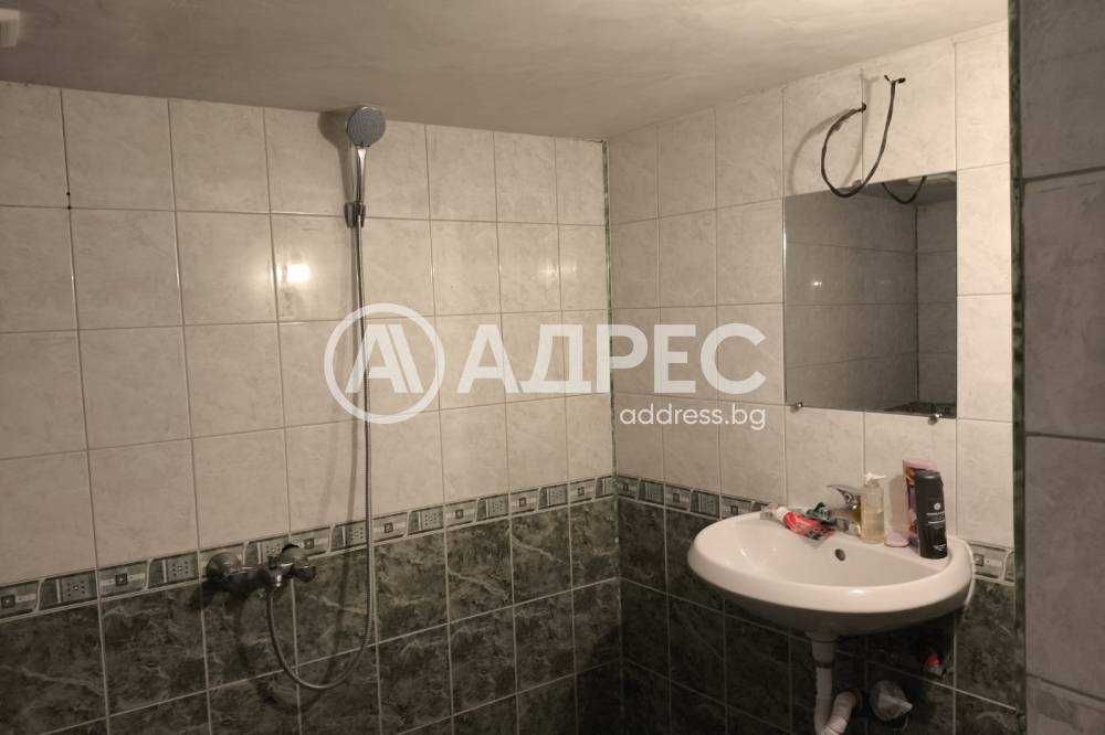 Двуетажна къща в кв. "Абритус"!