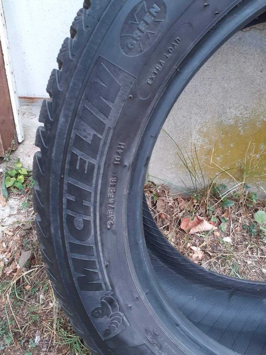 Продавам четири броя зимни гуми 235/55R18