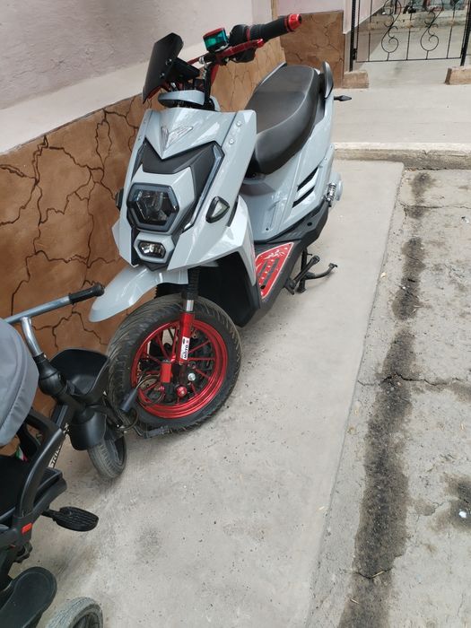 Электро скутер сотилади Холати яхши зарядка 1 хафтага етади