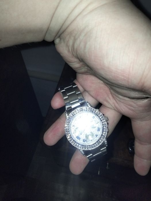 Продам часы под ремонт