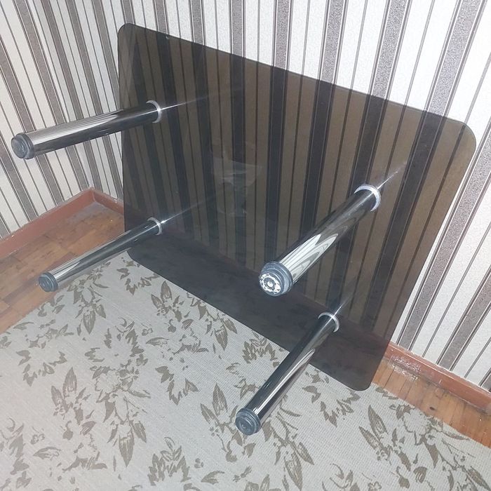 Стеклянный стол калённое стекло