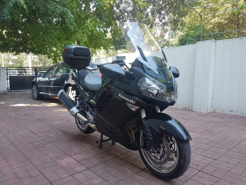 Vând kawasaki 1400 gtr 2009 unic proprietar 15k ținut in garaj nelovitpret 7000 euro