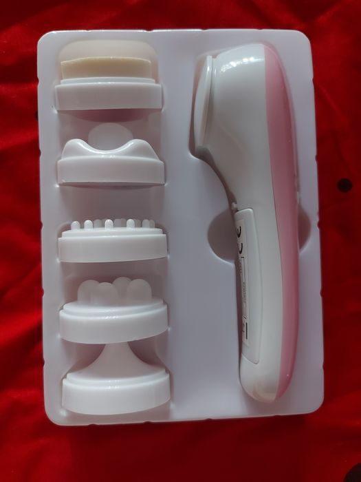 Aparat pentru masaj facial