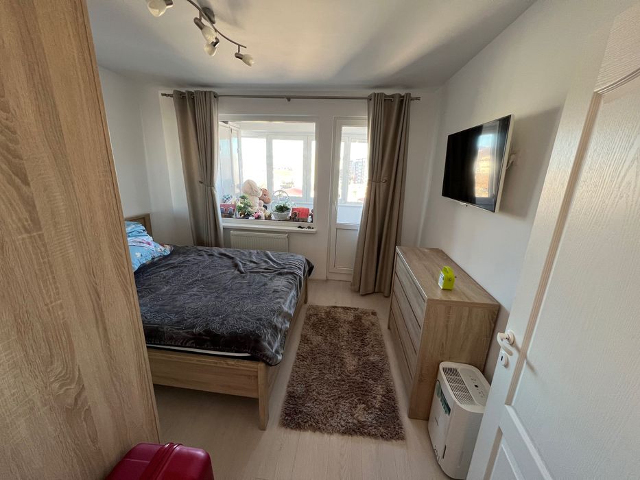 Proprietar inchiriez apartament 2 camere central (mobilat si utilat)