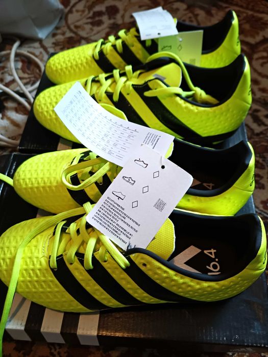 Жълти Футболни Бутонки Адидас + Ръкавици