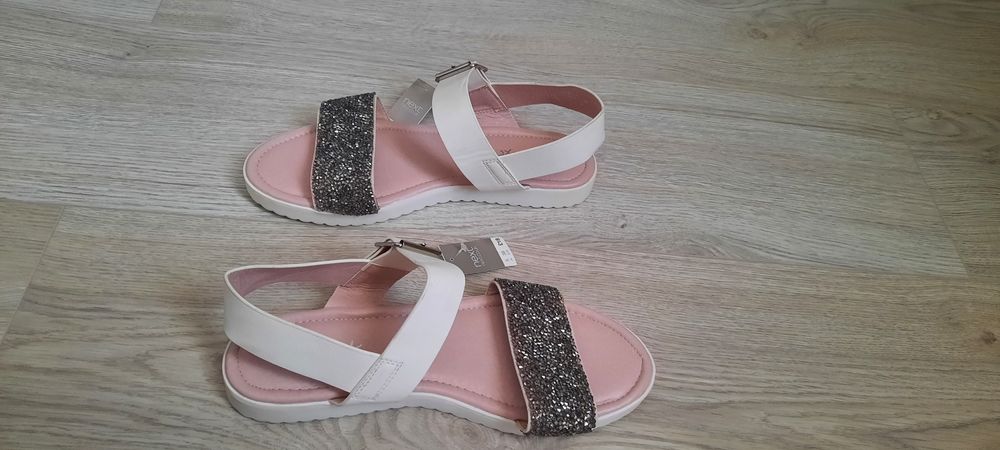 Sandale noi marimea 38