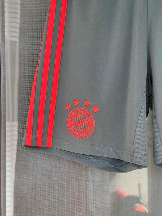 Къси панталони Adidas (FC Bayern Munchen)- размер 164см(13-14Y), Отлично състояние