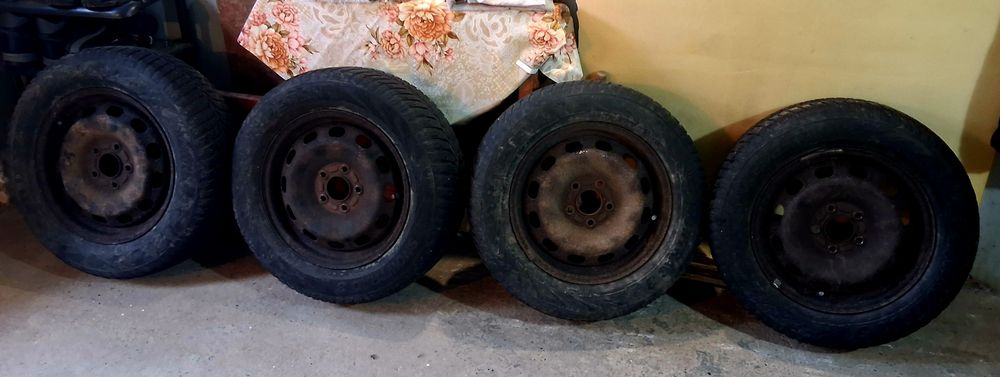 Железни джанти 195/65/15R 91H + Чисто нови тазове