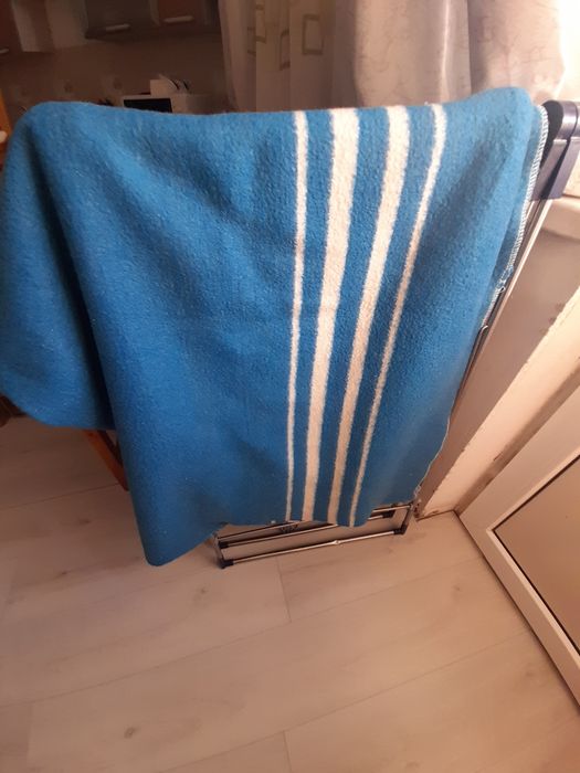 Продам одеялко,шерстяное.