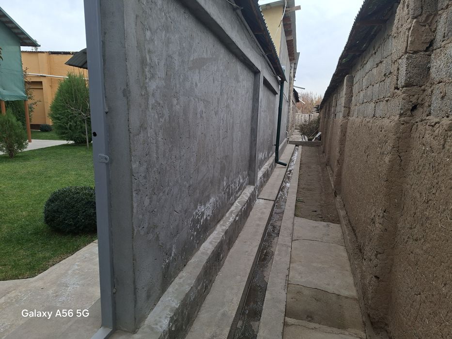 Ховлининг бир кисми 2 соток ер 2 та хонаси сотилади.Кибрай,Бураота