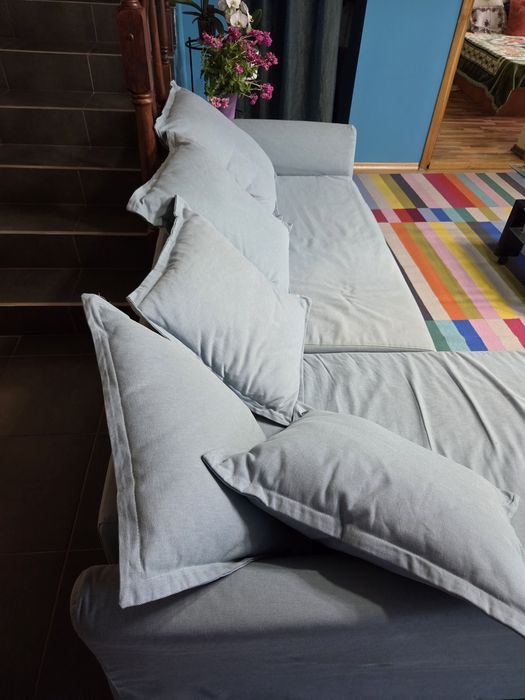 Canapea baby blue  Ikea