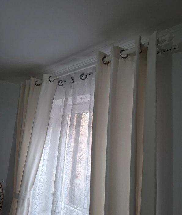 Galerie cu șină de perdea