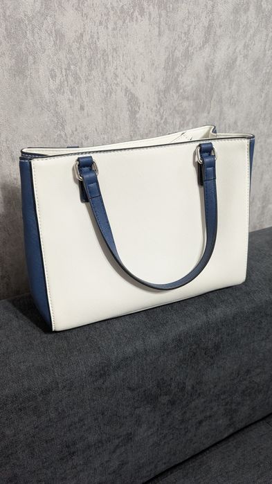 Дамска чанта Guess