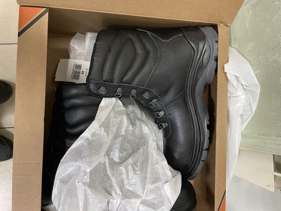 Продавам зимни обувки високи