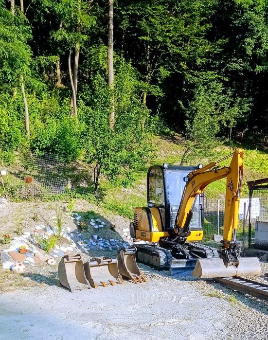 Miniexcavator lucrări de terasament