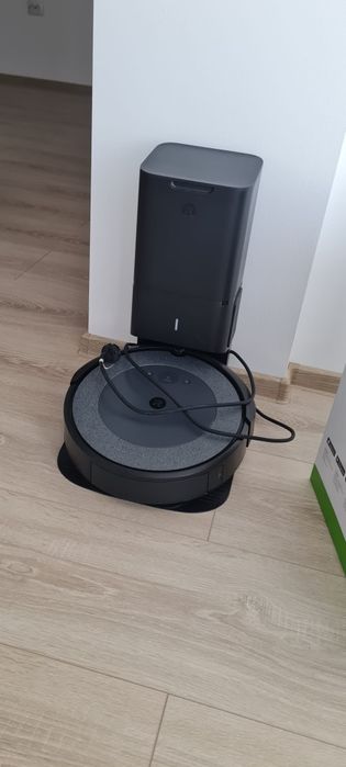 Vand aspirator robot Roomba i3+