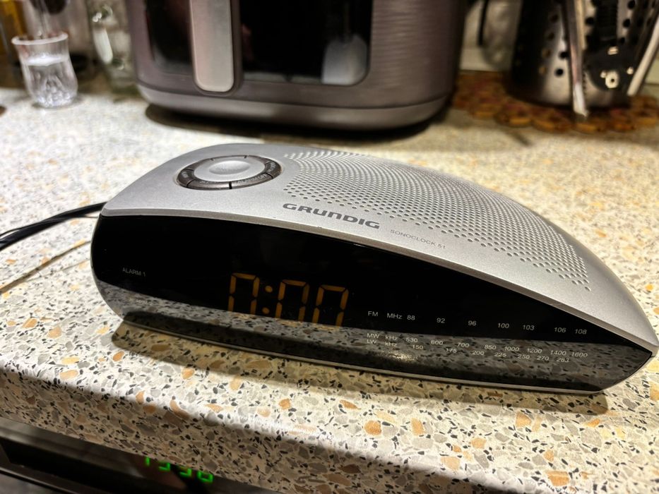 Radio ceas Grundig