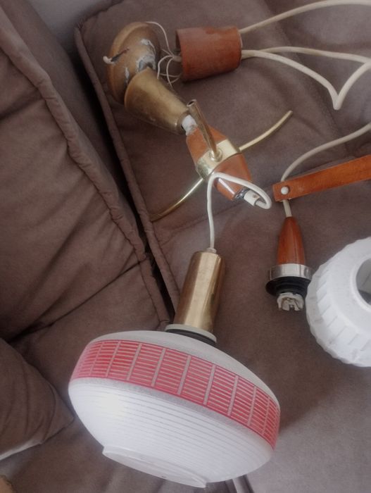 Продам люстры 3 шт