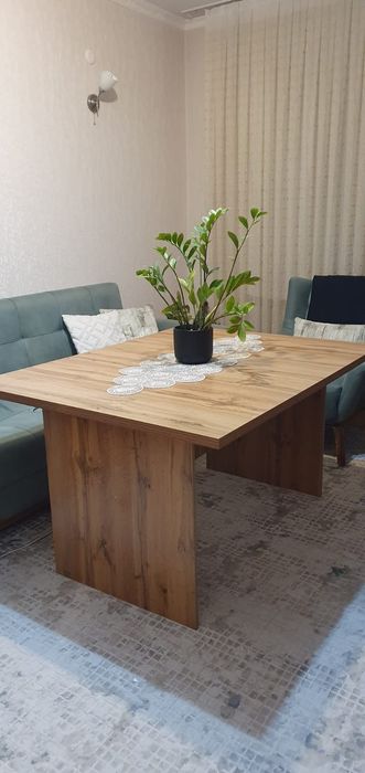 Стол большой деревянный