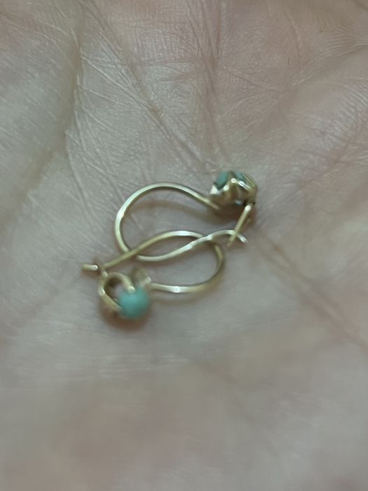 Алтын сырга сатылады