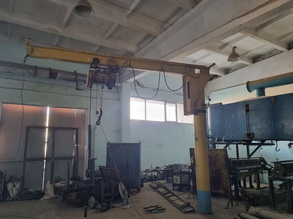 Продаём большой концольный кран  и  тельфера