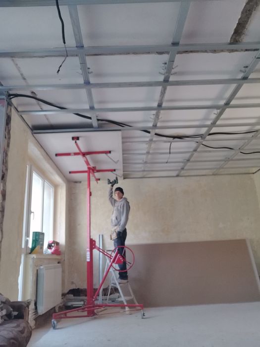 Persoana fizica execut lucrări de amenajări interioare