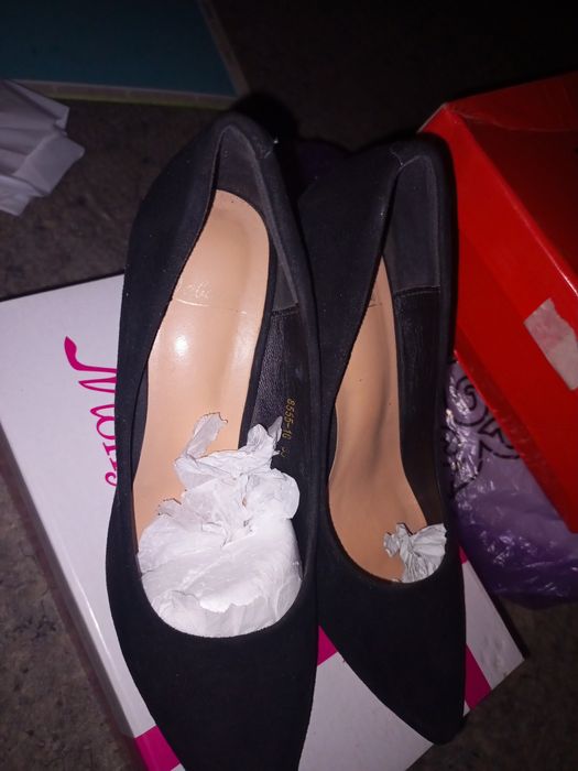 Аяқ уиймлер сатылады тапочка 38 разм қалған лары 35 раз таза жагдаи да