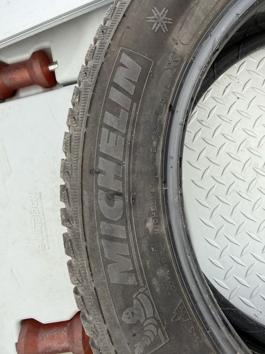 4 боря зимни гуми Michelin 205/55 R16 Dot 1514 ном 518