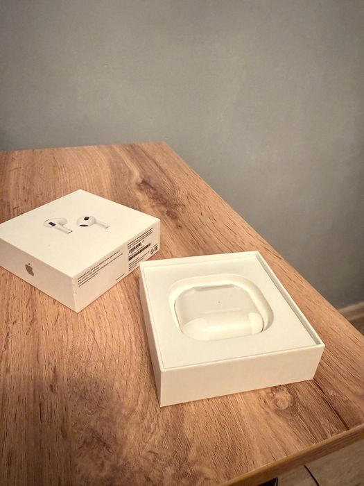 Продам оригинал airpods 3