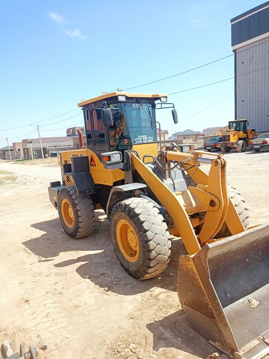 Фронтальный погрузчик