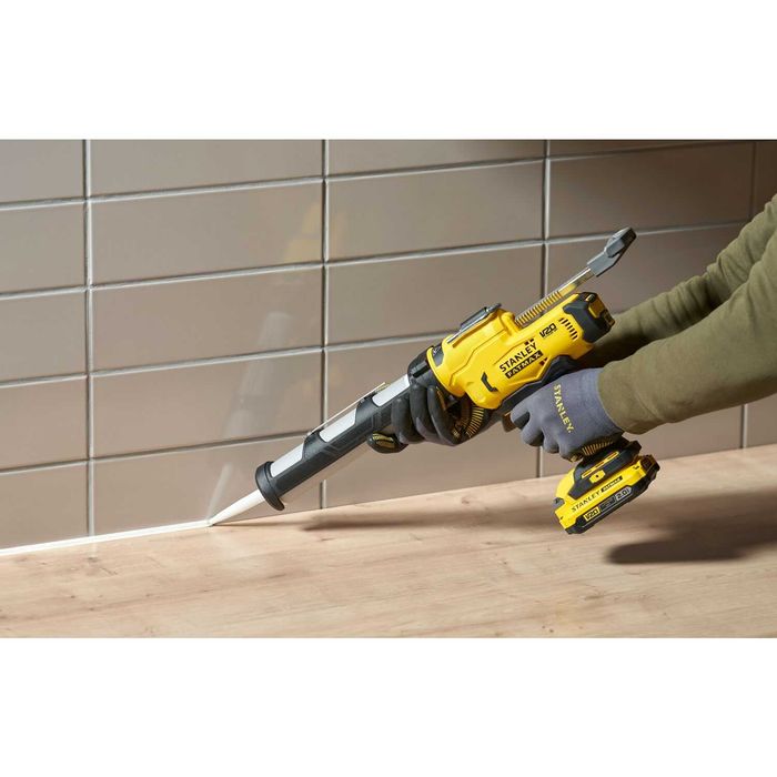 Акумулаторен пистолет за силикон STANLEY SFMCE600B, 20V