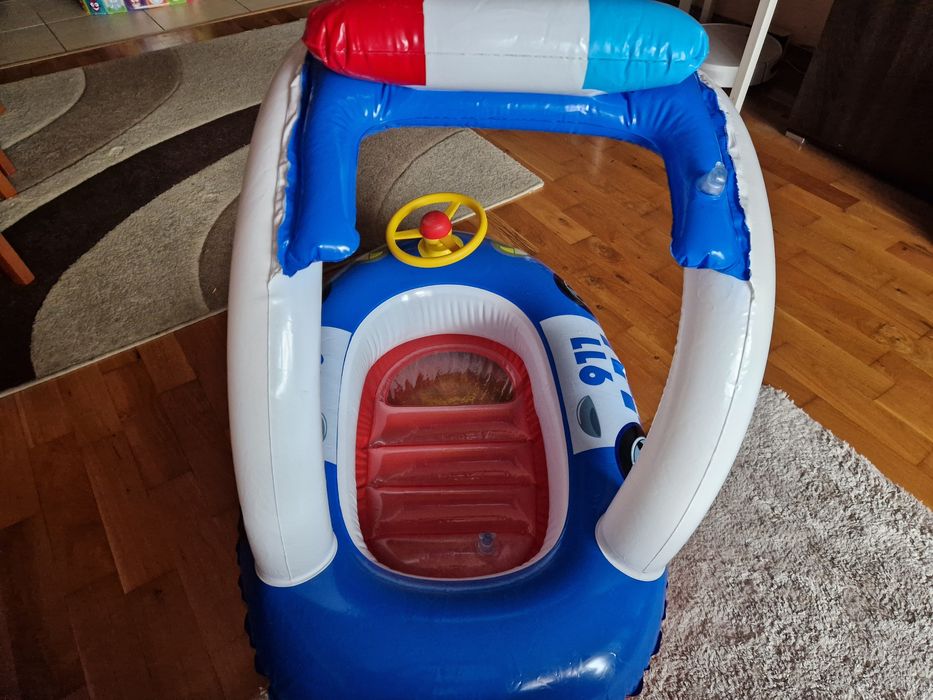 Надуваема полицейска кола