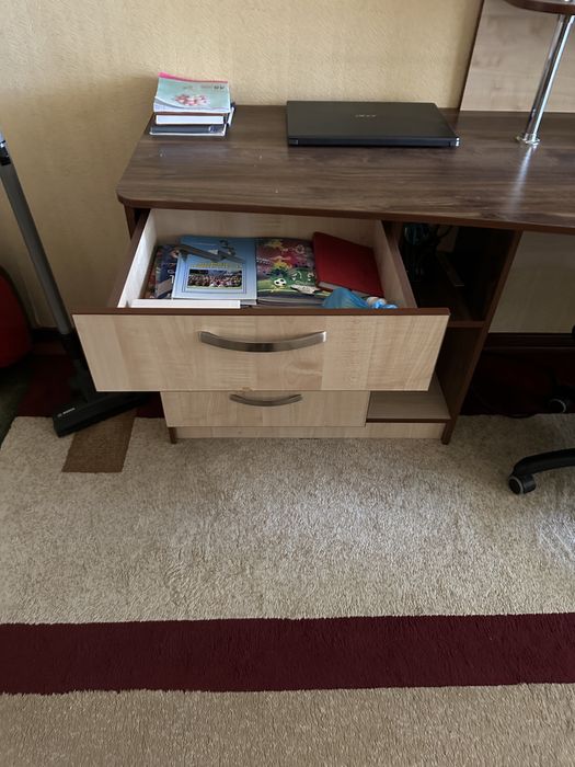 Продается письменный стол