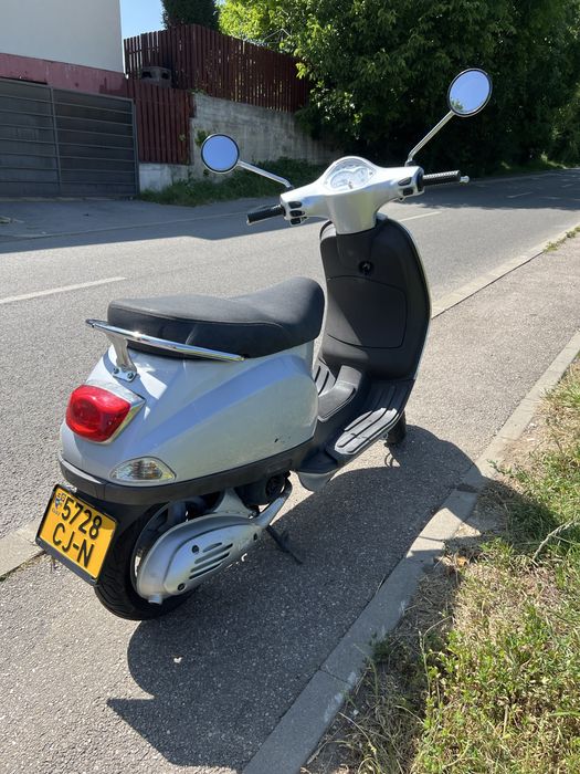Scuter Vespa LX 50 2t