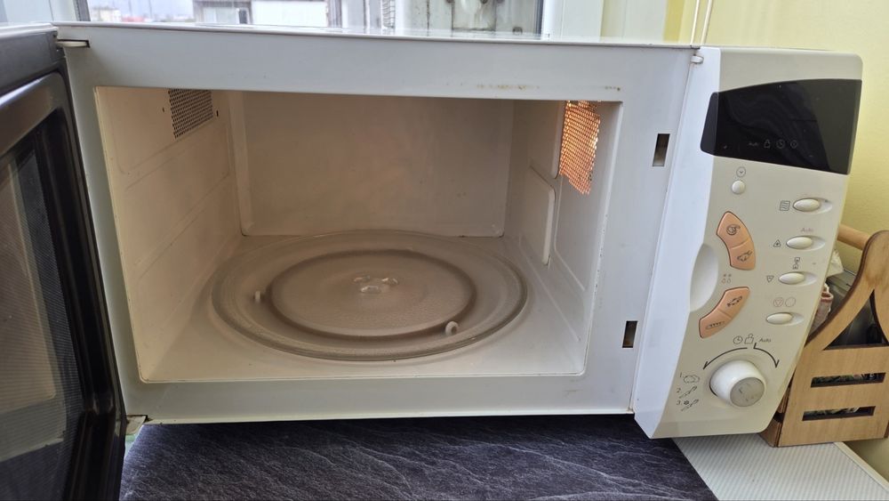 Микроволнова печка LG