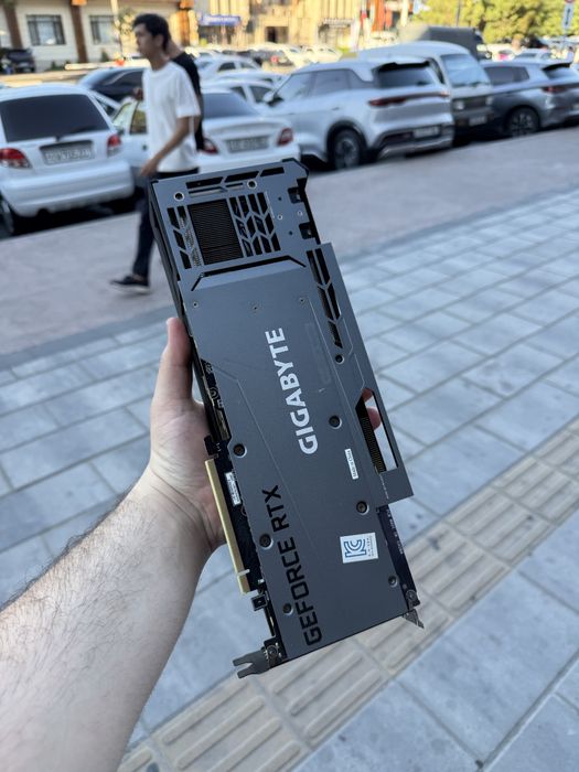 Gigabate RTX 3080 10GB 320 Bit