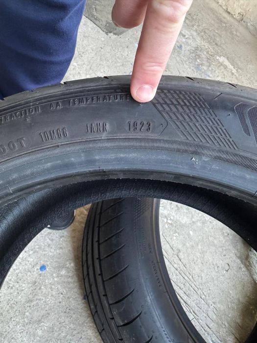 245/40/19 Good/year