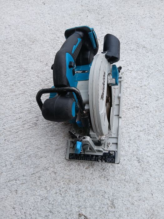 Безчетков циркуляр Makita 18волта