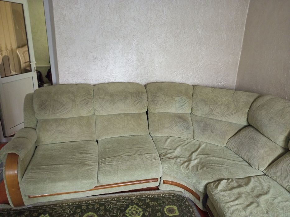Продам диван угловой