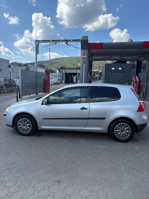 Vand 2 Golf 5 1.6 benzina si 1.9 diesel