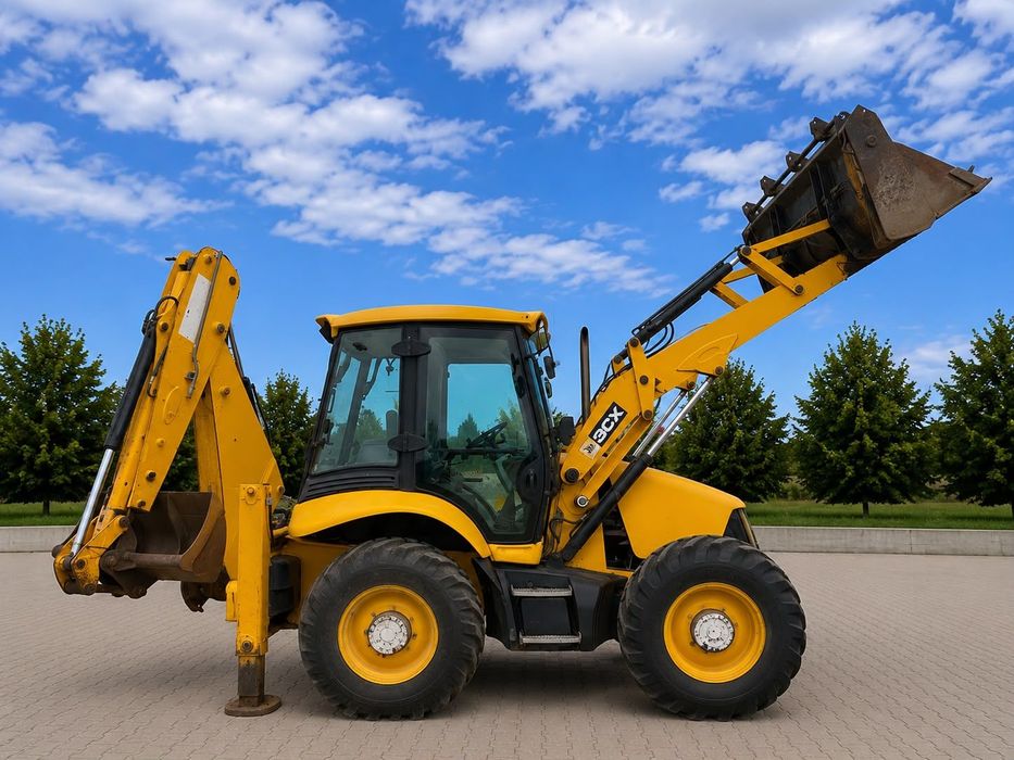 JCB 3CX JCB 3CX – An fabricație 2009 – 12.115 ore de funcționare