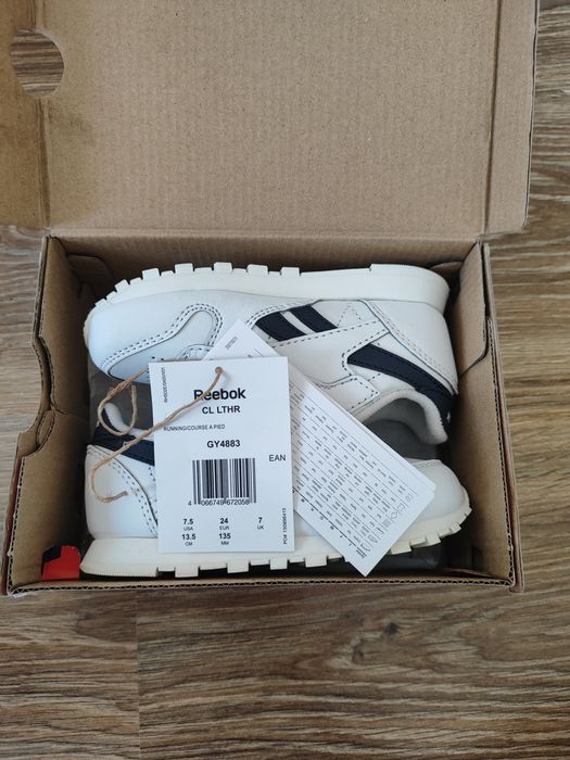 Reebok 24ти номер, 13,5 см. Чисто нови.