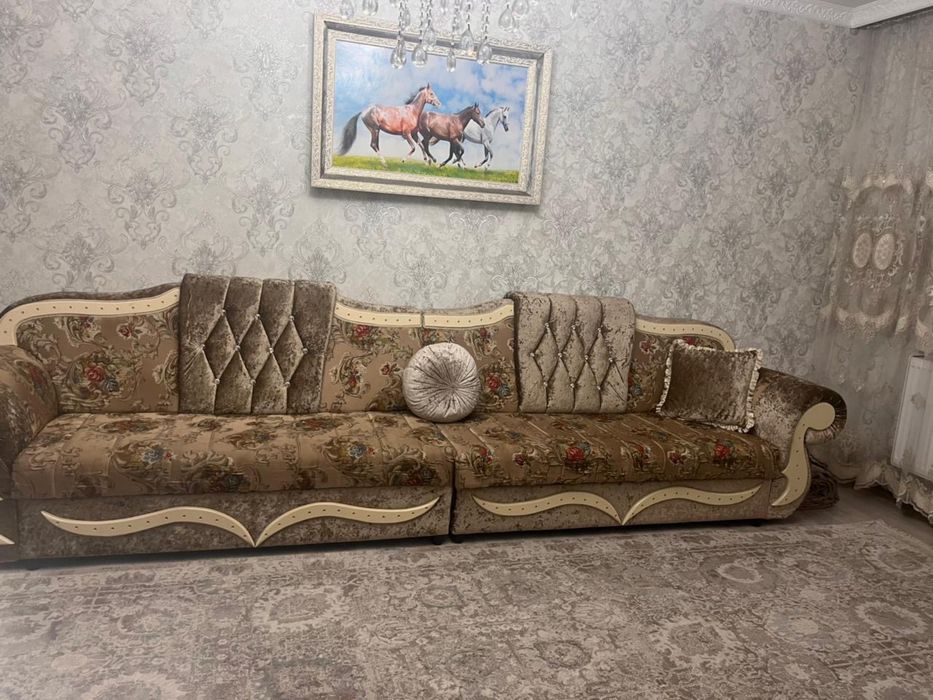 Шикарный раскладной диван-кровать в классическом стиле