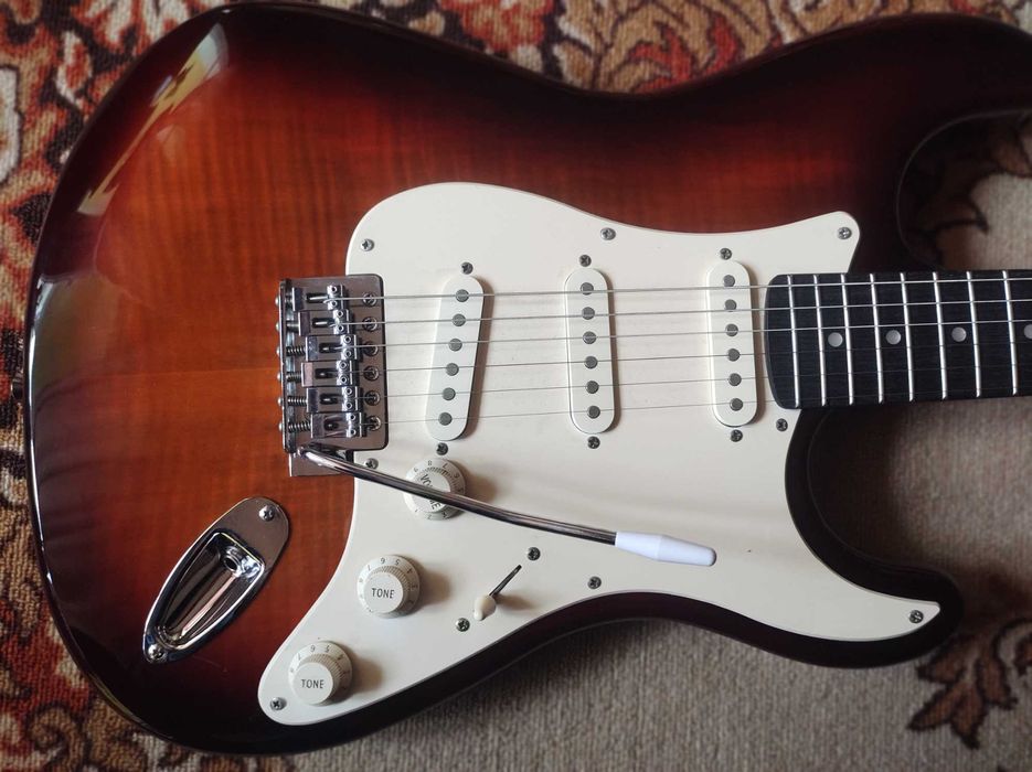 Електрическа китара Washburn Sonamaster (адаптери от Fender Japan)