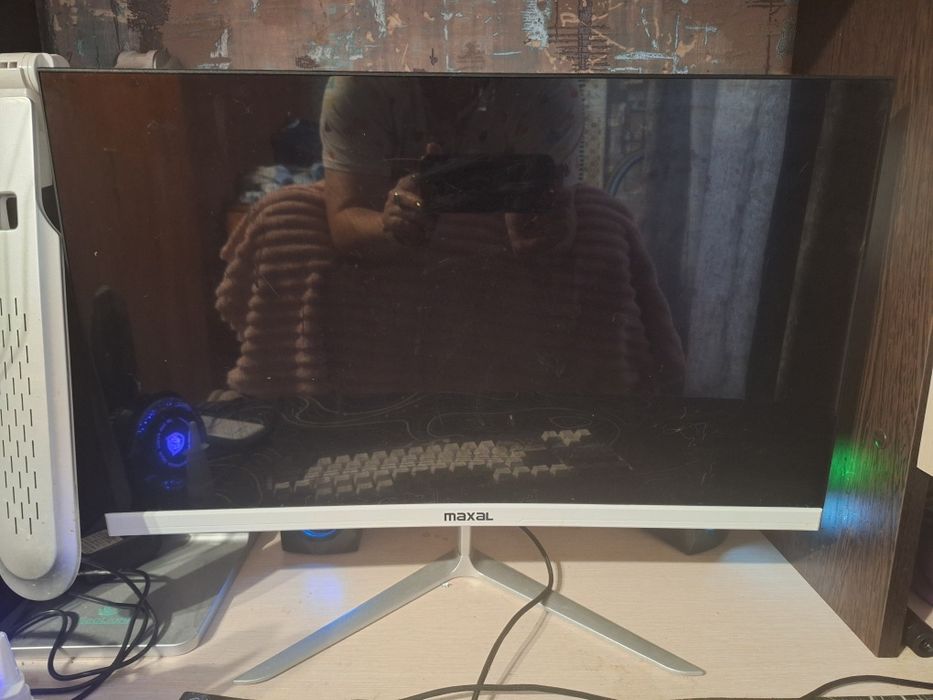 Продам манитор 50000 тысяч