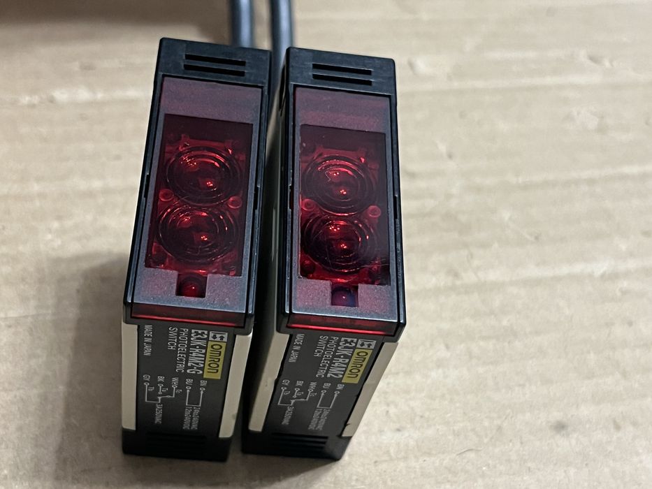 Set senzori fotoelectrici Omron E3JK-R4M2 + E3JK-R4M2-G 24-240V AC/DC Made in Japan
