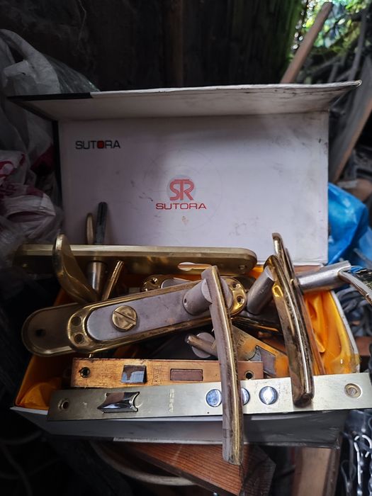 Продам дверные ручки