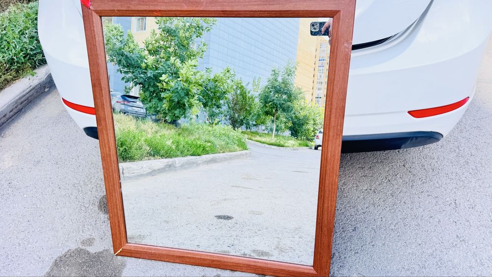 Продам зеркало на стену. 70*80.