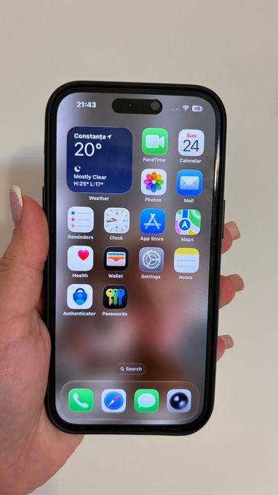 Vând iPhone 15 .